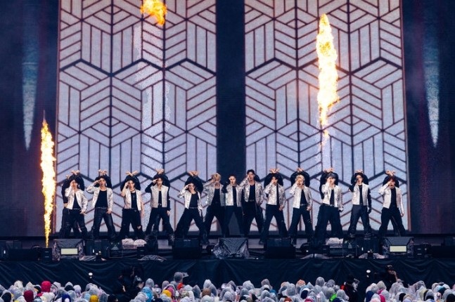 세븐틴, 7년만에 홍콩 최대 스타디움 카이탁을 점령한다