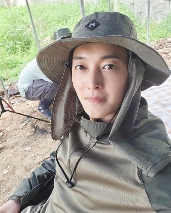 농부된 김현중, ‘한류스타 몰락’에...“회사로 연락주세요”
