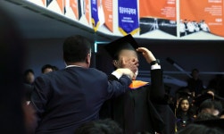 카이스트 ‘입틀막 졸업생’…“업무방해 아니다” 결론