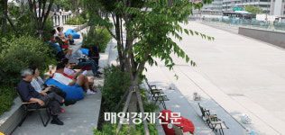 [포토] 그늘을 찾아서