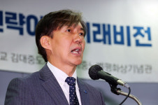 조국 “검찰청을 공소청으로 바꾸는게 개혁 핵심, 검사 증원도 필요 없어”