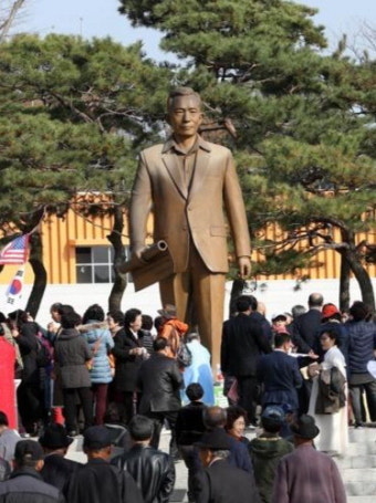 경북도청 천년숲에 '박정희 동상'