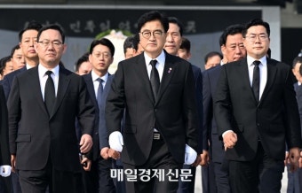 [포토] 현충원 참배하는 우원식 국회의장