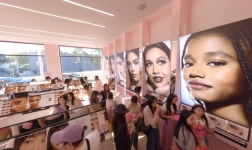 ‘장원영 렌즈’ 美까지 사로잡았다…하파크리스틴 LA 플래그십 스토어에 발길