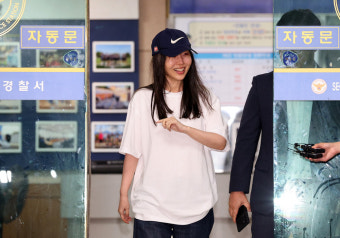 “배임? 코미디 같은 일” 민희진, 8시간 경찰 조사 뒤 웃었다