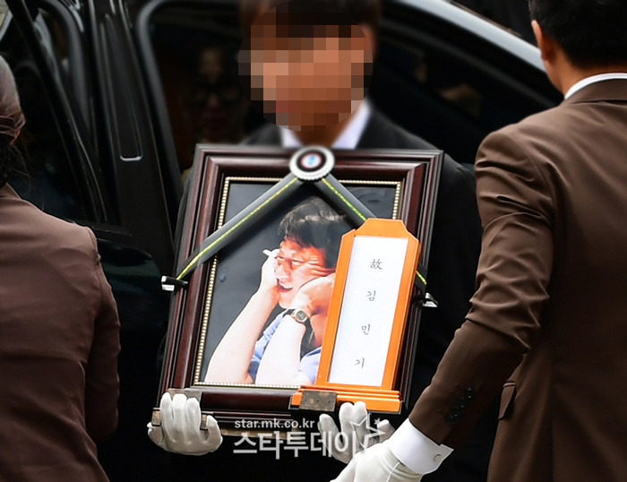 가수 김민기 유가족, 추모공연·추모사업 원치 않고 고인의 뜻 존중 입장 밝혀