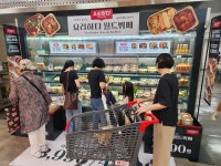 “뭐 좀 먹으면 점심 2만원 훌쩍”...3900원 마트식당 등장에 직장인 숨통