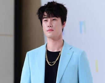 래퍼 산이, 공원서 휴대전화로 행인 때렸다…특수폭행 입건