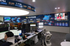 KB국민은행, 새벽에도 불켜진 딜링룸 … 판커진 외환시장 적극 공략