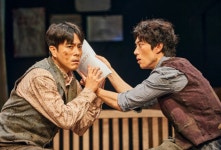 연극 연출가가 된 고도...연극 ‘고도를 기다리며를 기다리며’