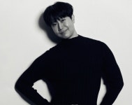 [인터뷰]정우 “♥김유미, 작품에 매몰된 날 한결같이 응원”(‘더러운 돈’)