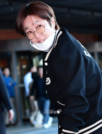 송은이, 유재석 여동생 결혼식 참석 논란…친분 드러나며 팬들 호응