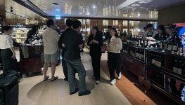 “식당서 소주 한병 5천원도 벌벌 떠는데”...100만원짜리 와인은 ‘불티’