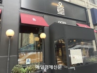 “북경오리 색깔이 왜이래”...새까만 비주얼에 화들짝, 쫄깃 바삭 식감에 음~ [특슐랭 in 뉴욕]