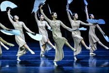 전통·현대무용 뒤섞인 무대…그야말로 무아지경