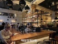 “할리우드 세트장 옮겨놓은 줄”...뉴욕에서 LA 식당이 가고 싶을 땐 ‘이 곳’으로 [특슐랭 in 뉴욕]