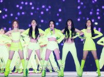 [포토] (여자)아이들, 마마 무대를 화려하게