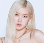 “외로움 속에 살아남은 난 꽤 강하고 긍정적” 로제, NYT 인터뷰서 눈물