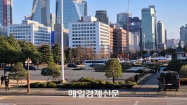 “2차 비상계엄 차단 목적”...국회의장, 경내에 대형버스 배치 지시