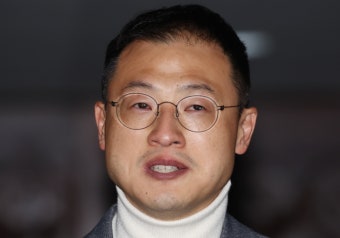 민주당 환호 받은 국민의힘 김상욱…탄핵안에는 ‘반대표’
