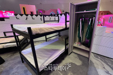 [포토] ‘오겜2’ 참가자 침대와 의상