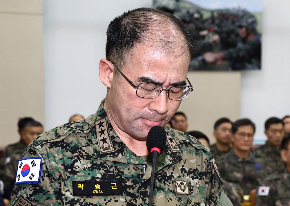 윤석열 전 대통령의 내란 혐의 형사재판, 의원 끌어내기 공방 치열하게 전개