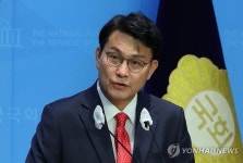“‘윤석열씨’가 뭔가, 저렇게 강변하면 적어도”…조경태에 쓴소리 윤상현