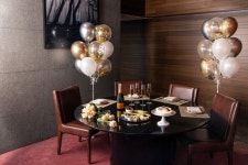 파티룸으로 변한 호텔, 100평 스위트룸에서 연말 보내는 방법