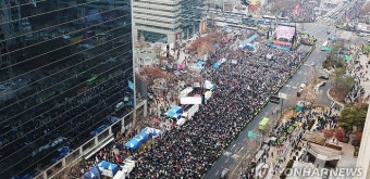 “윤석열 대통령, 국민이 지킨다”…보수단체도 탄핵반대 외치며 광화문 집결