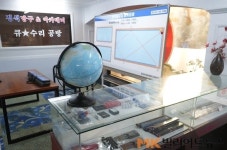 [불황극복 당구장] ‘평일 오후에도 북적’ 40년차 당구장 사장님의 노하우…‘시니어 천국’ 종로 정석당구장