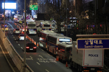 [속보] 국방부 “‘공수처 관저 출입 승인’ 사실과 달라…경호처 추가 승인 필요”