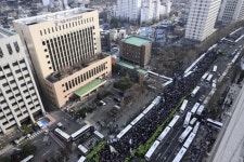 尹 지지자들 마포대로 10차로 점거…애오개역 ‘무정차 통과’ 시민불편 가중