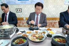 CJ표 골목상권 살리기…제주 오리정·대진횟집에 ‘레시피’ 전수