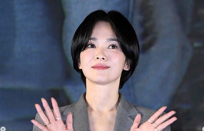 배우 송혜교, 영화 검은 수녀들 촬영을 위해 6개월간 흡연 연기 연습에 전념