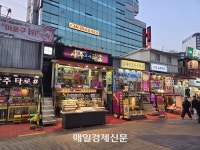 외국인들이 점괘를 더 좋아하네…생시까지 들고 사주카페 찾는다는데