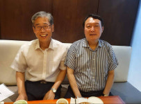 “윤대통령 영장판사, 탄핵찬성 집회 참석” 주장…‘尹멘토’ 신평, 고발당한 이유는