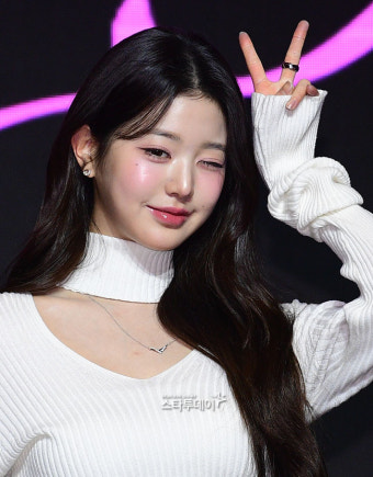 아이브 장원영 “‘럭키비키’ 마인드로 타이틀곡 작사 참여”
