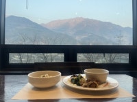 ‘하동에 안 갈 하등의 이유가 없네’ 지리산이 펼쳐지는 편백나무 스파 리조트