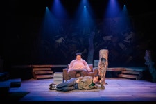 답 없는 현실에서 피어난 청춘의 꿈...연극 ‘저수지의 인어’ 리뷰