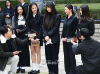 “법원 판결 따라라”...‘어도어 분쟁’ 뉴진스 팬덤, 분열 조짐?