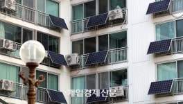 말 많은 옥상 태양광, 밀어부치는 정부…“분양가 높이고 미관만 해칠텐데”