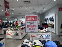 [르포] “300만원짜리 TV 200만원에”…폐점 앞둔 홈플러스 상동점 가보니