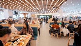 “여기라면 돈이 아깝지 않아”...한물간줄 알았던 식당, 다시 미어터진 이유