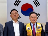 김태옥 시호나눔재단 이사장, 취약계층 어르신에 안경제공