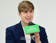 [포토] 줄리안, 서울국제환경영화제 기자회견 진행