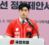 ‘탄핵 악재’ 돌파하려는 국힘의 선택...새 비대위원장 “尹 탈당, 정중히 건의드린다”