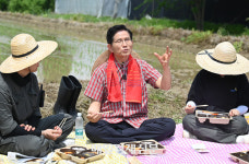 [포토] 도시락 먹는 국민의힘 김문수 대선 후보