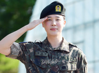[포토]지민, 절도있는 전역인사