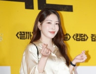 “보아 XXX” 정류장·전광판·벽에 ‘악플 테러’...‘낙서 제거’ 팬들이 나섰다