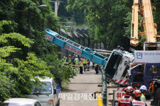 [포토] 경의중앙선, 사다리차 넘어져 가좌~신촌역 운행